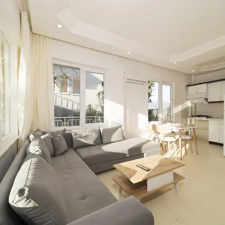 Refreshing Flat With Excellent Location In Apartment