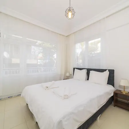 Refreshing Flat With Excellent Location In Apartment *