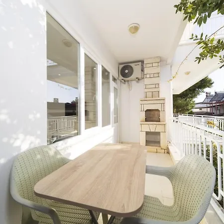 Apartment Refreshing Flat With Excellent Location In